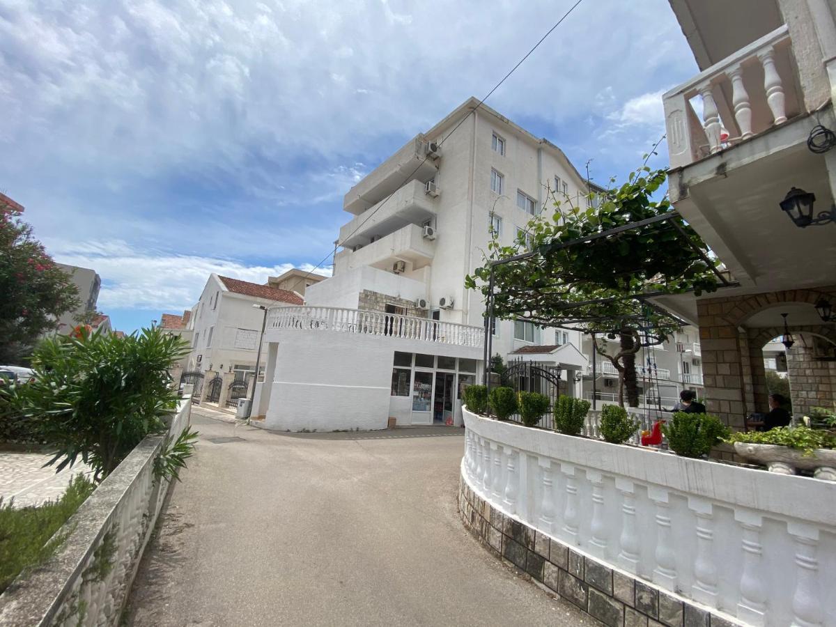 Azzuro * Budva