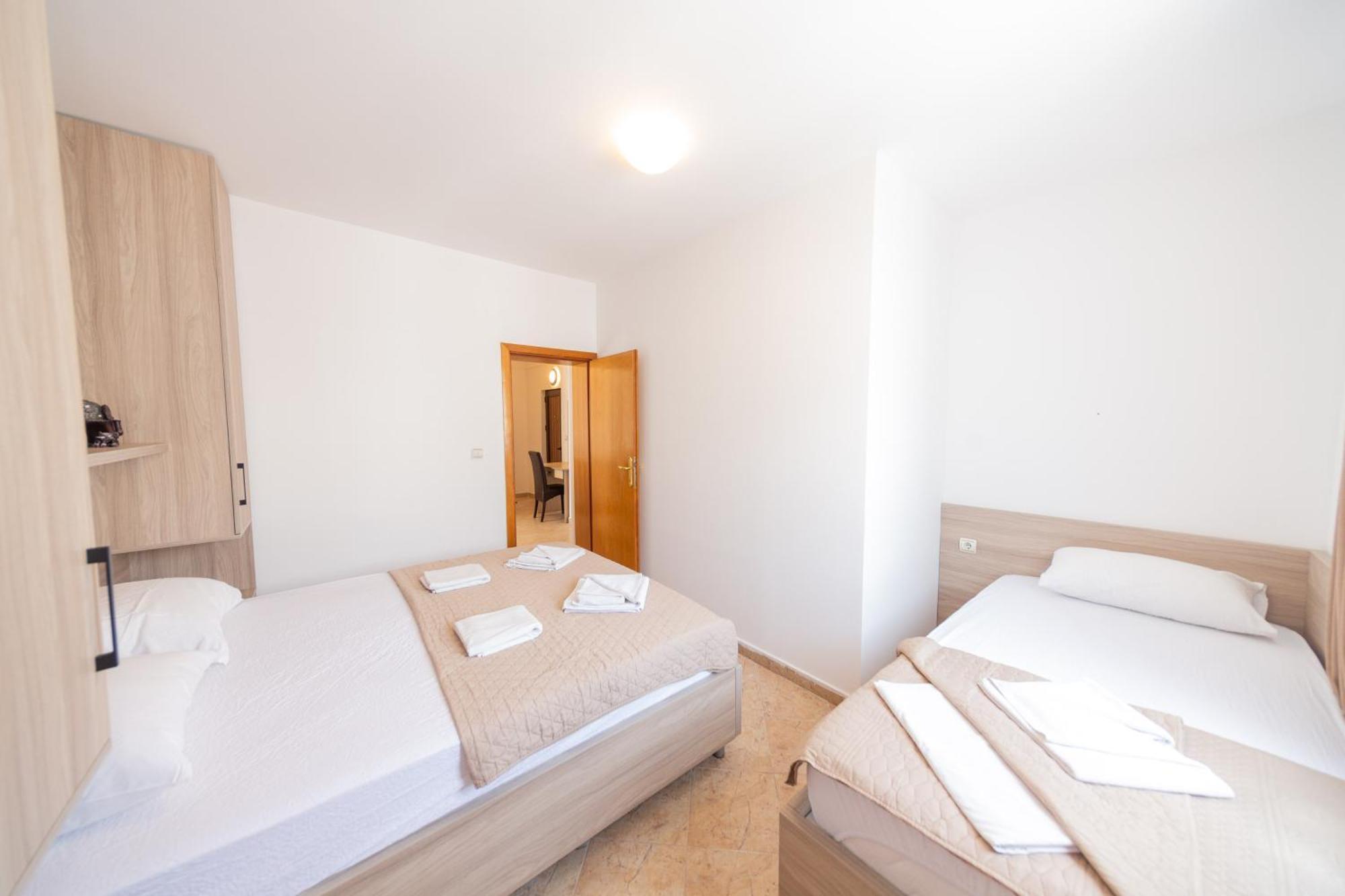 Azzuro Apartament *