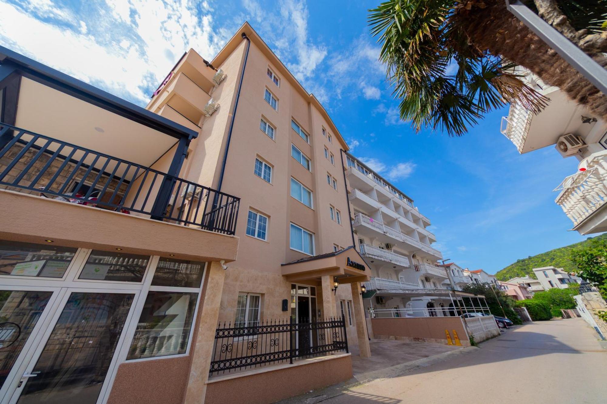 Azzuro Apartament *