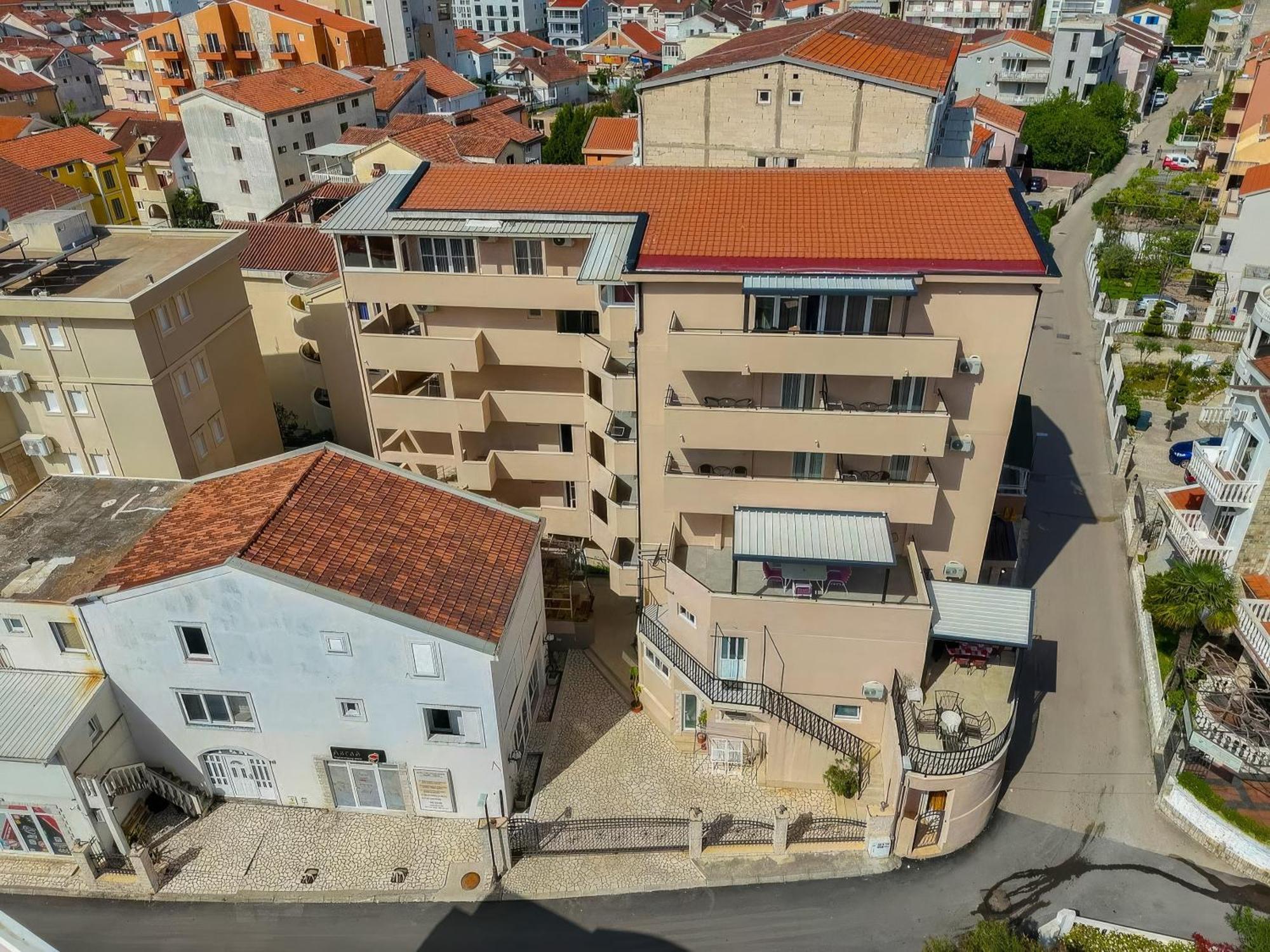 Azzuro Apartament Budva