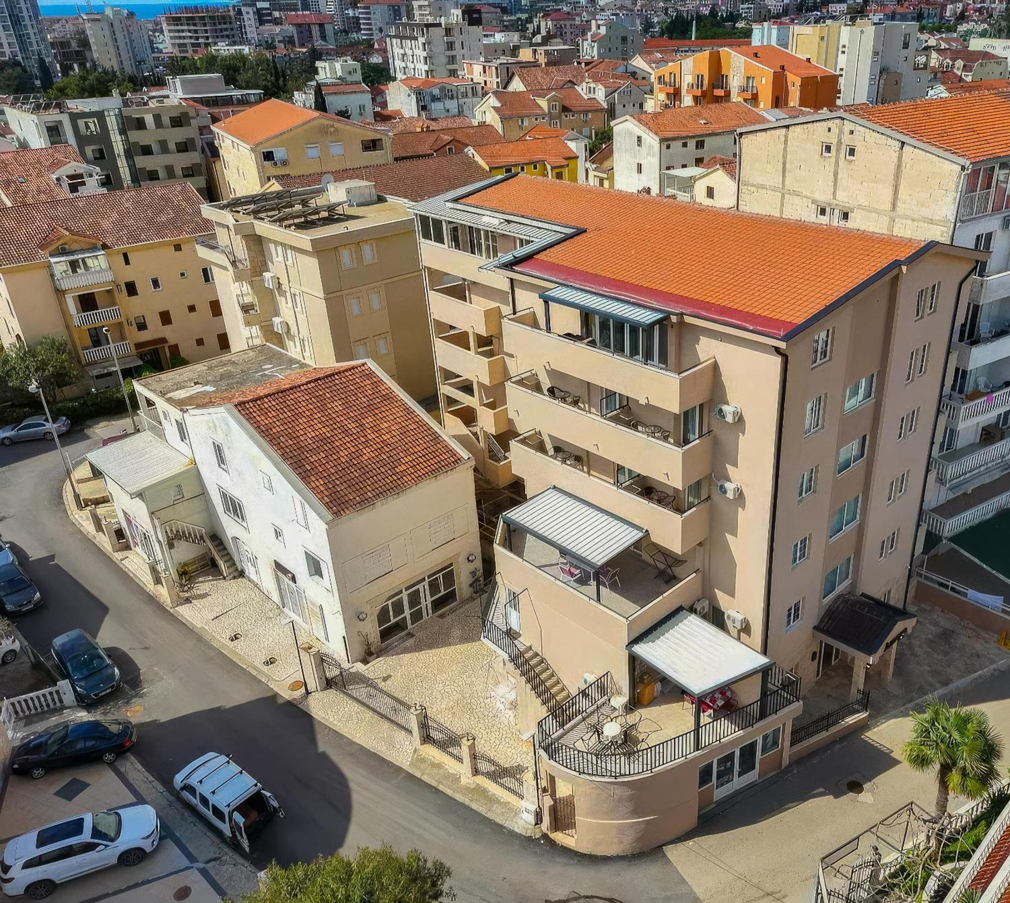Azzuro Budva